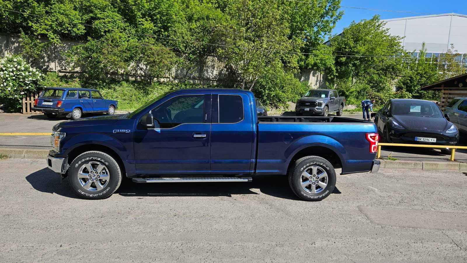 Ford F-150 XLT 5л, обмін на 2 авто або нерухомість