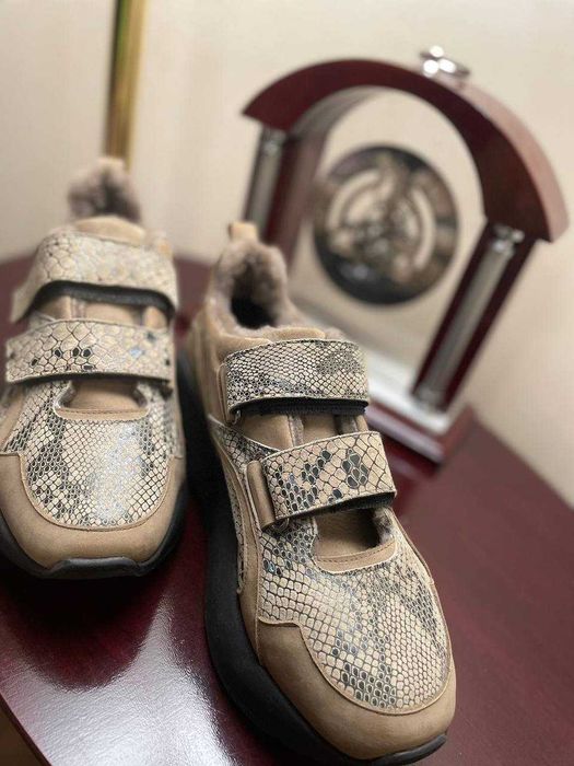 Продам зимові кросівки Lestrosa