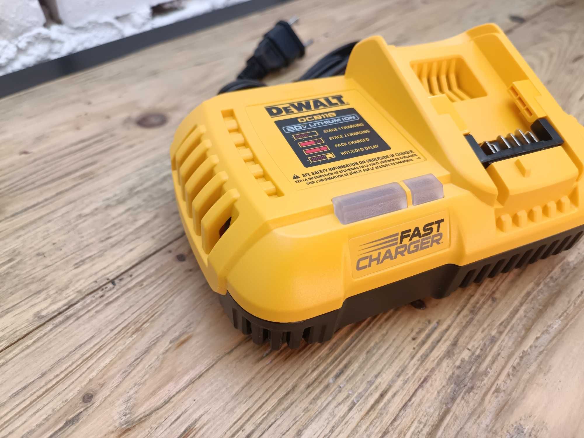 Зарядка DeWalt DCB118 20/60V FlexVolt Оригінал з США 220V