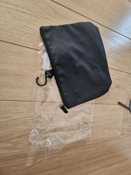 Podróżna kosmetyczka / organizer z wieszakiem – Nowy