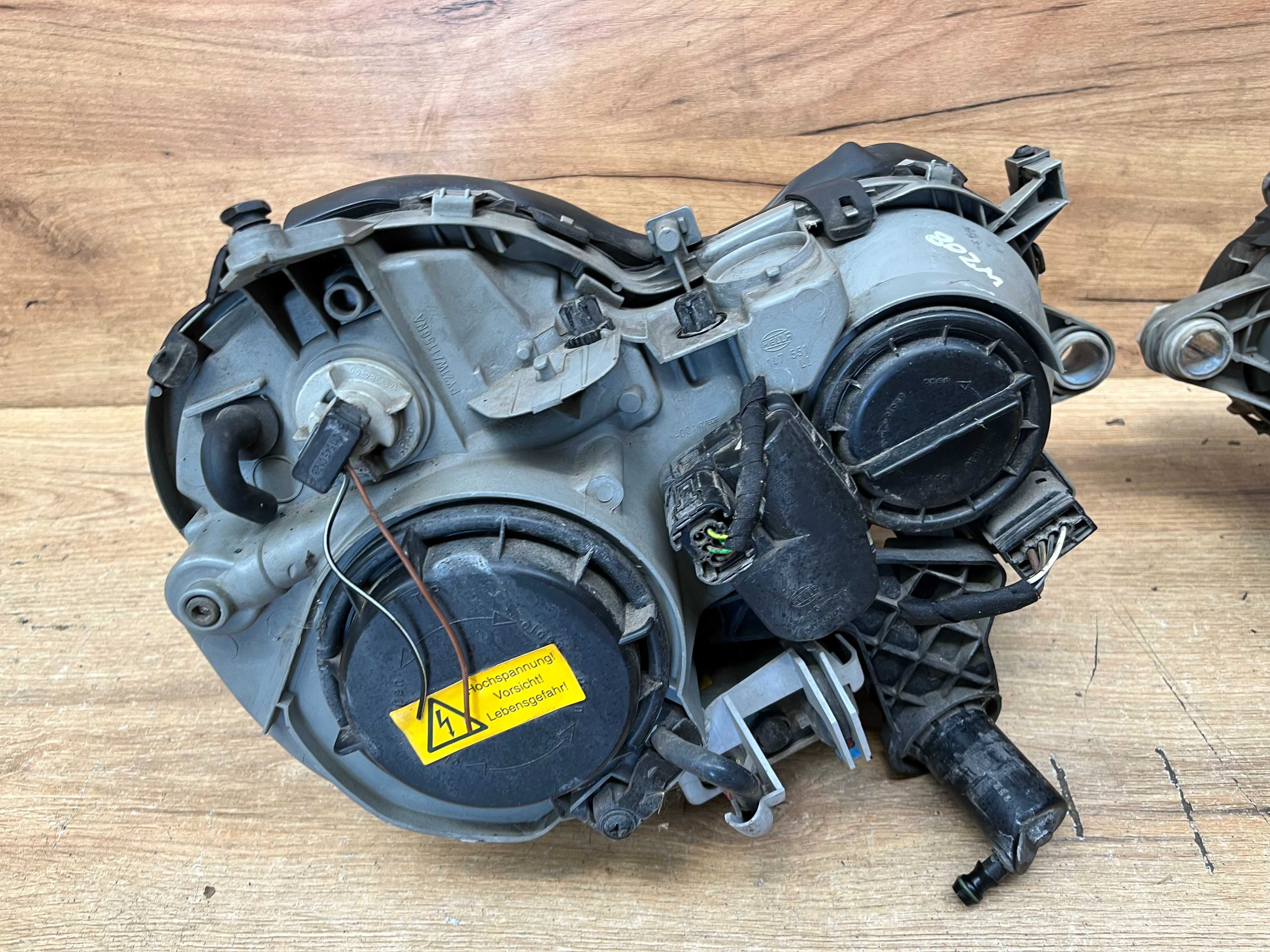 Lampa/reflektor przedni lewy prawy Mercedes W208 xenon