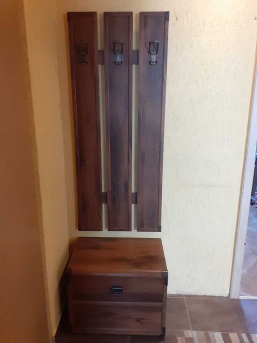 Wieszak na ubrania Indiana (Black Red White)