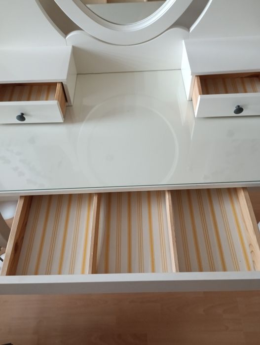 Toaletka Ikea i  krzeslo