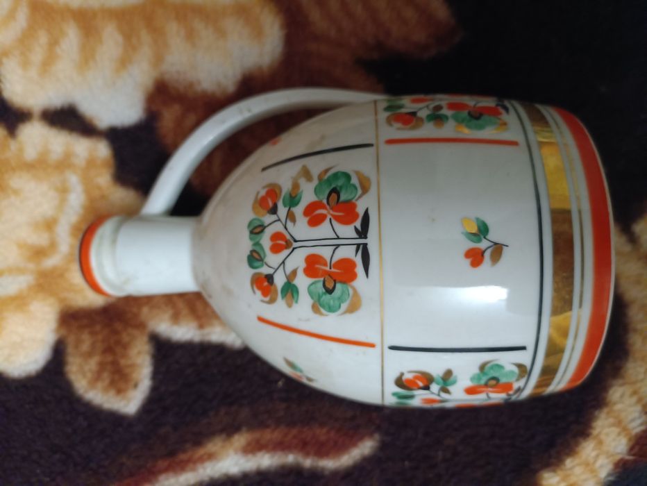 Порциляновий глечик