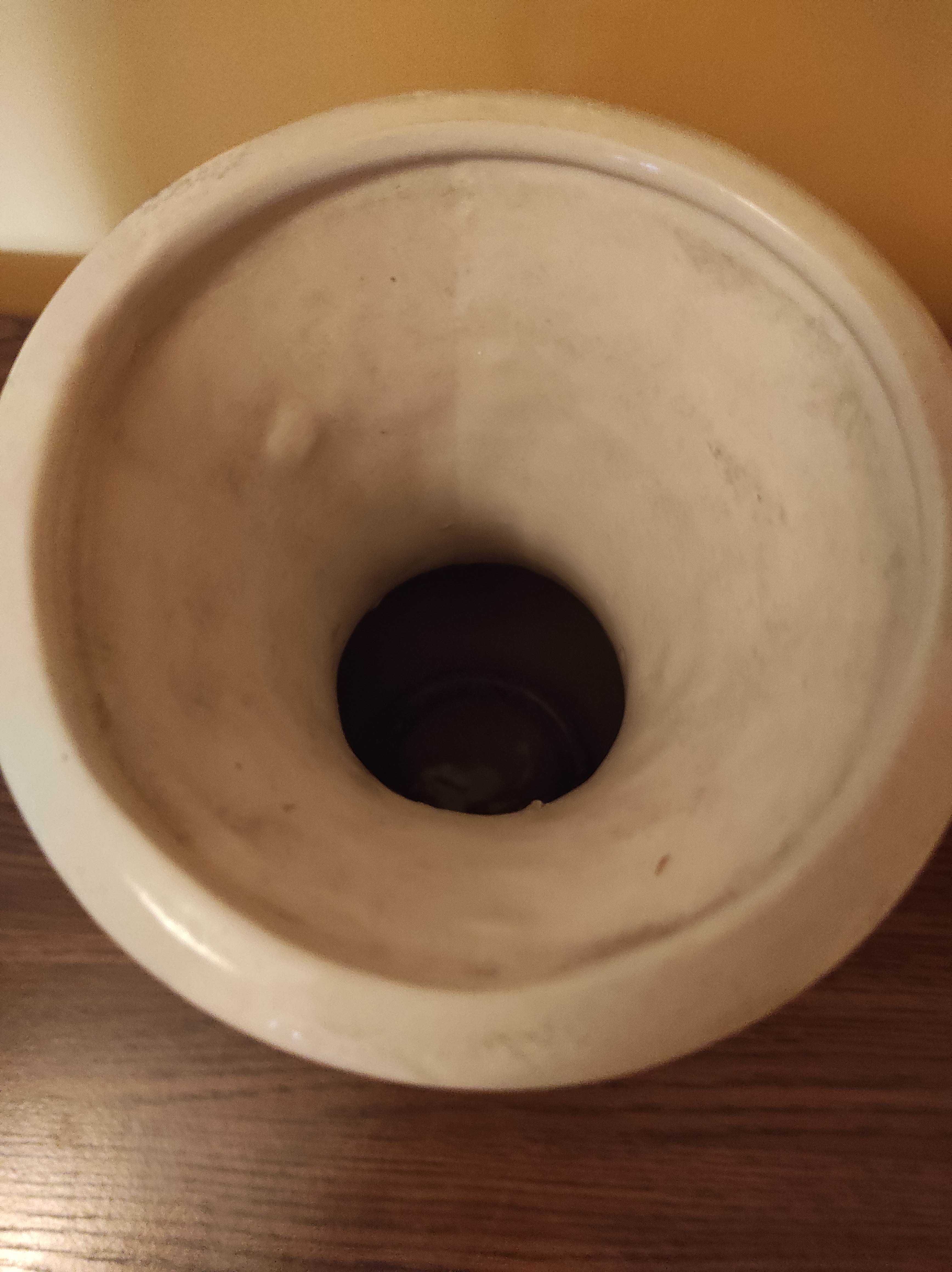 Vaso cerâmica oriental montanhas