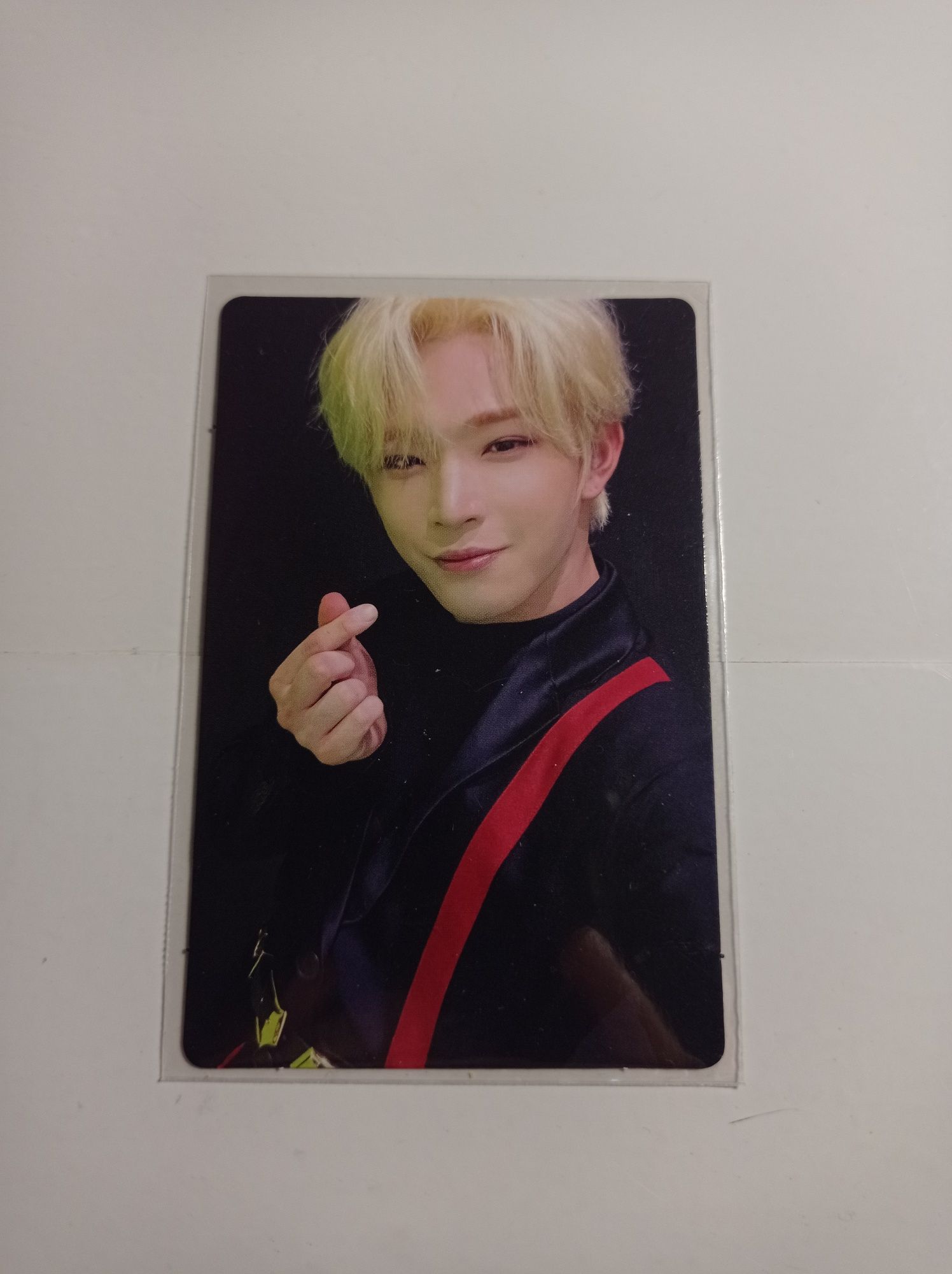 Leedo oneus photocard karta pc blood moon kpop