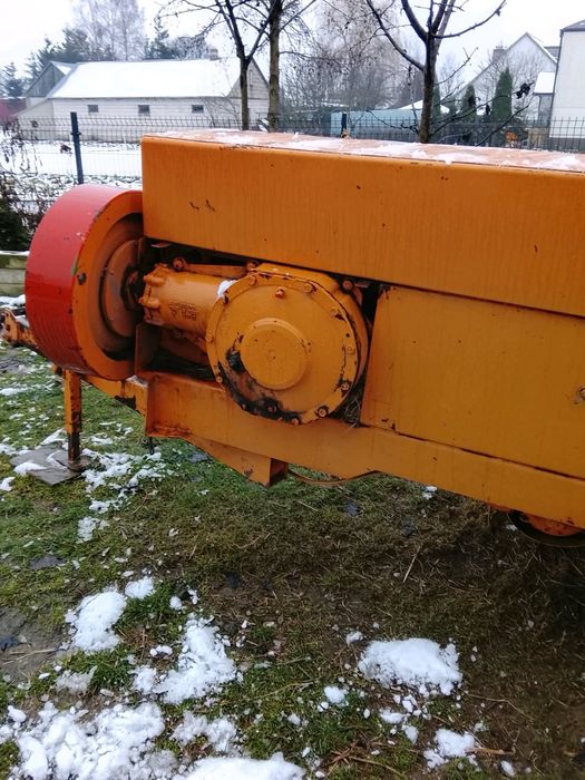 Prasa kostkująca siano, słomę