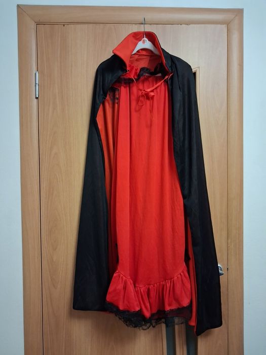 Яскраві карнавальні костюми, розмір 10-14