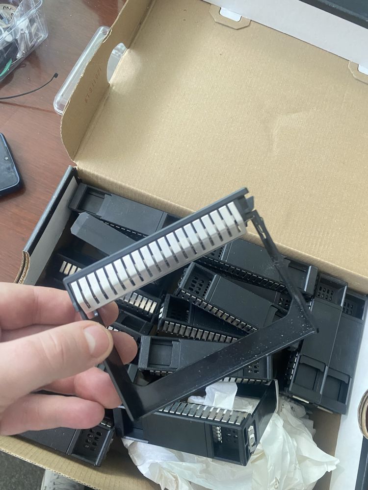 Зaглушкa HDD З.5 у cepвep HP Gen8 / Gen9 / Gen10