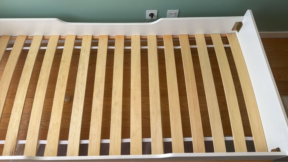 Cama de criança em madeira