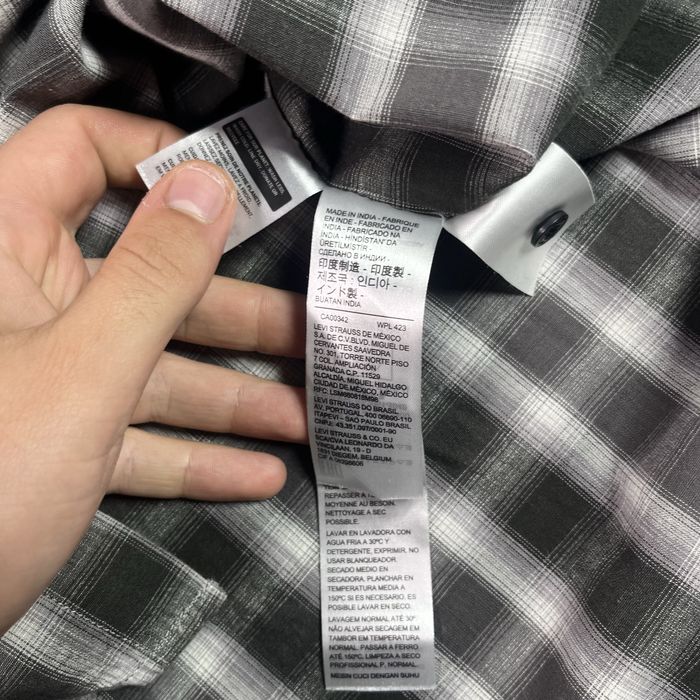 Рубашка Levi’s.