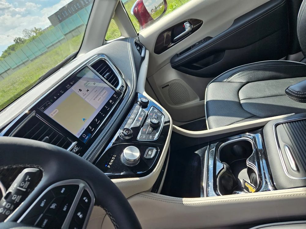 Chrysler Pacifica Pacifica z 2022roku w wersji FULL LIMITED