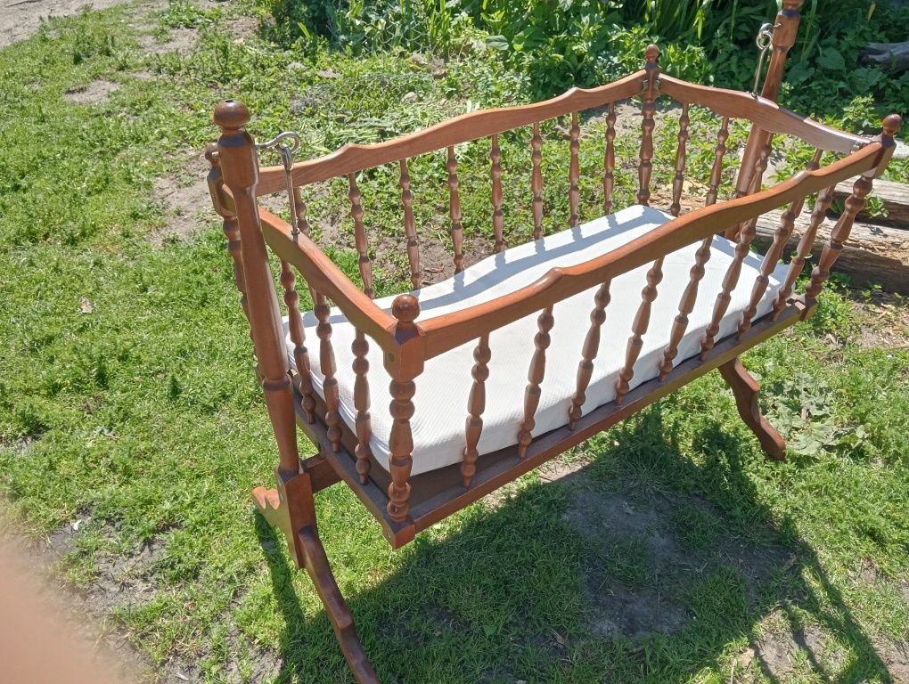 Kołyska sprawna, antyk, na kółkach