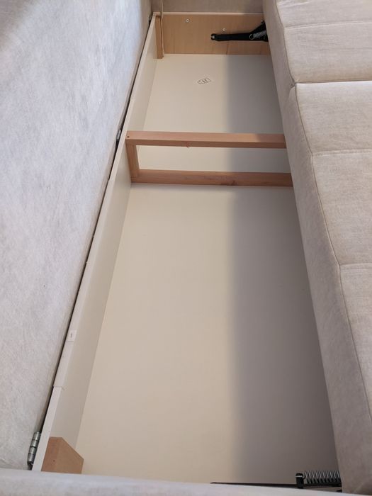 Kanapa z funkcją spania. Materiał plamoodporny.