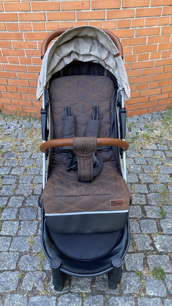 Прогулянковий візок Carrello Astra (прогулочная коляска camino)