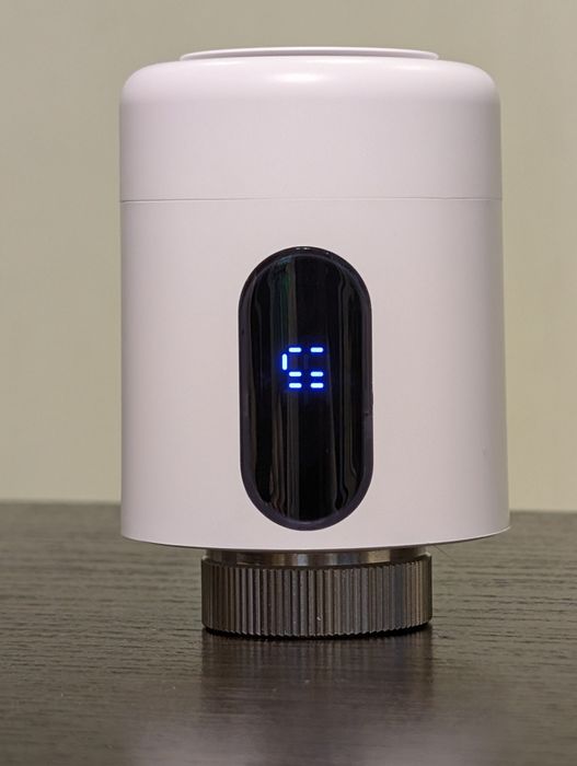 Розумний  терморегулятор (термоголовка) для радіатора опалення