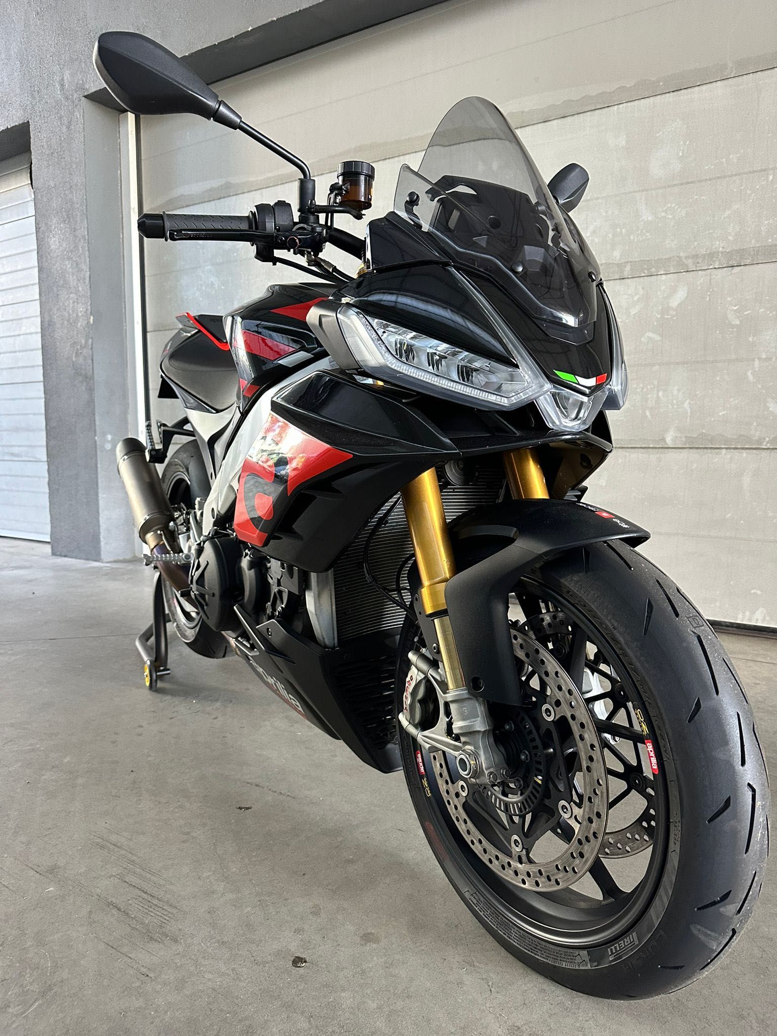 Aprilia Tuono V4 Factory