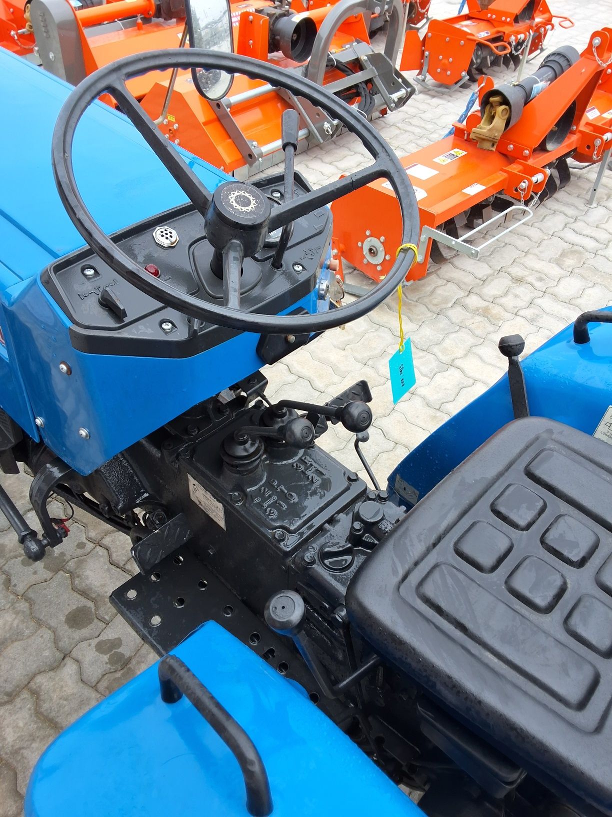 Mitsubishi D1650fd/4×4 com frese