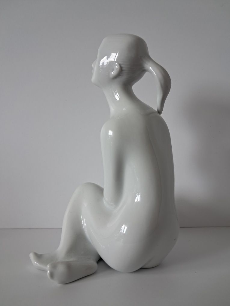Royal Dux projekt Jiri Cernoch akt figurka porcelanowa biała 23,5cm