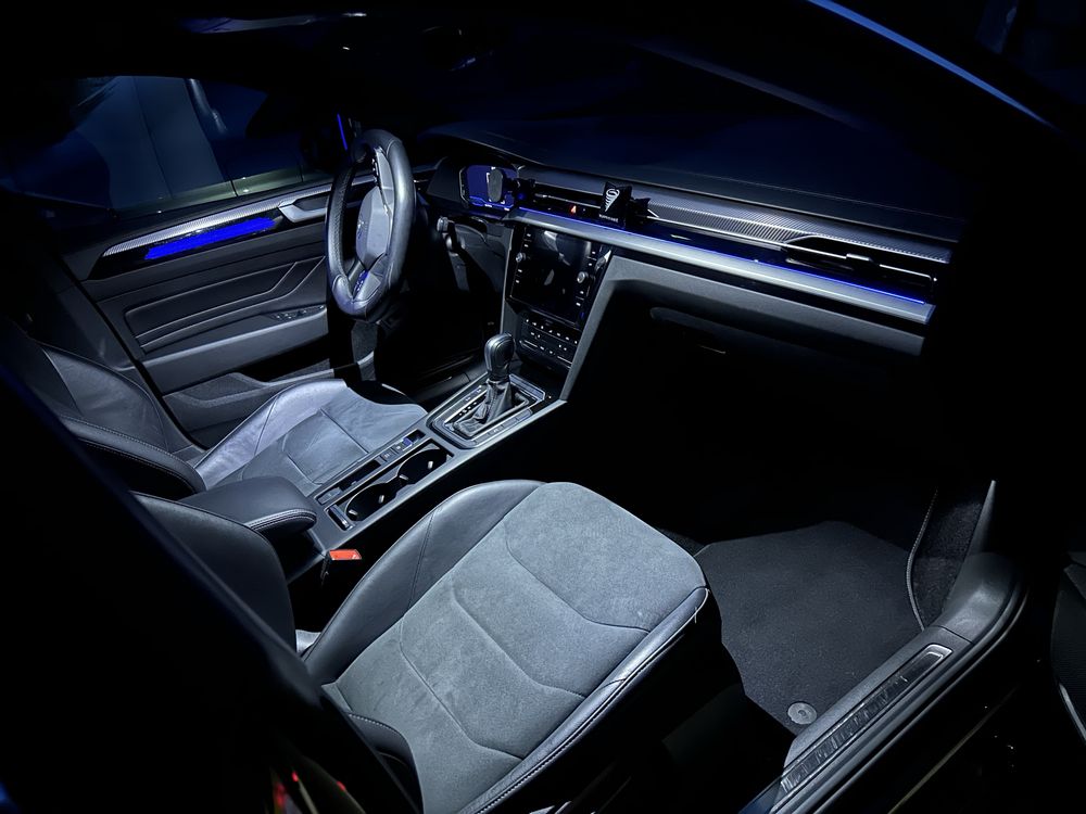 Офіційне авто. R-LINE, повний привід