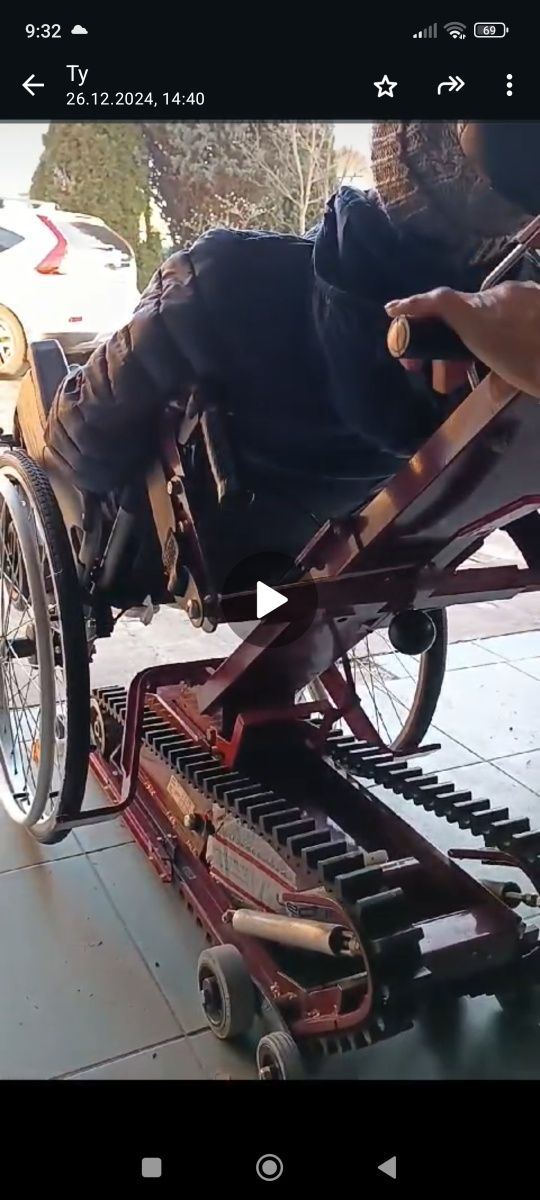Schodołaz gąsienicowy do transportu wózka po schodach