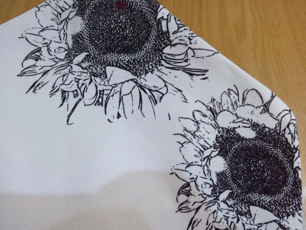 CLARINS mala com alça e dois padrões diferentes dos dois lados NOVO