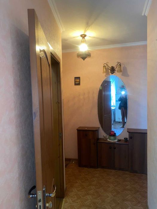 Продається 2х кімнатна квартира по пр. Відродження в хорошому стані.