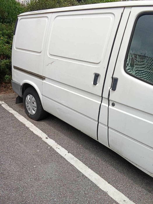 Vendo Ford Transit Muito Bem Estimada Sem Nada A Fazer