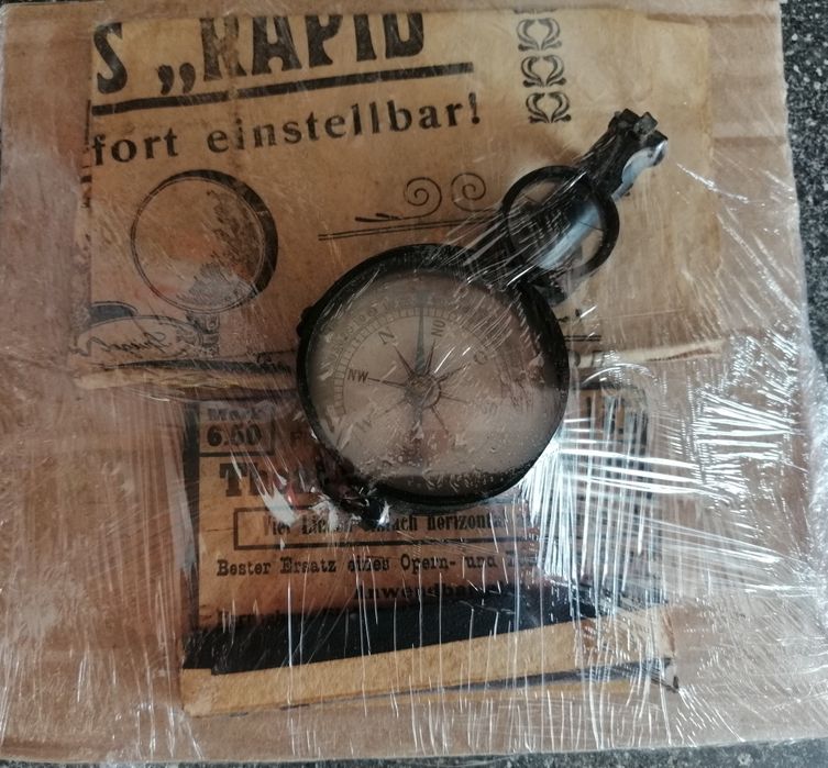 Bússola com 2 lentes  e espelho