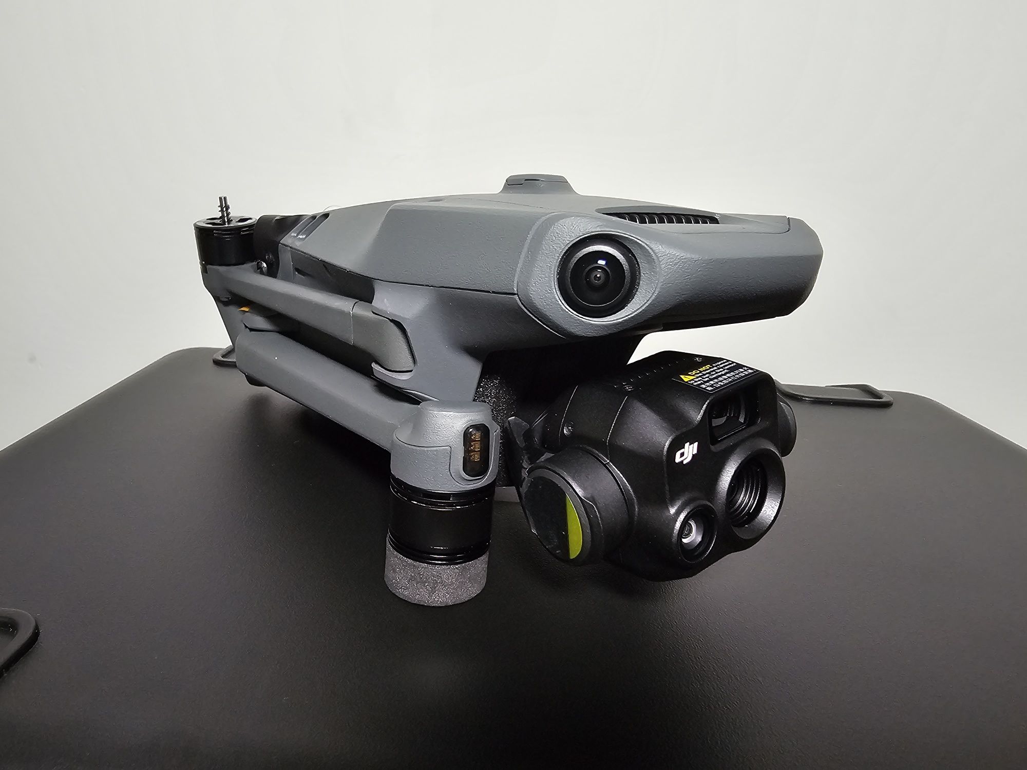 DJI MAVIC 3T Квадрокоптер з тепловізійною камерою є в наявності