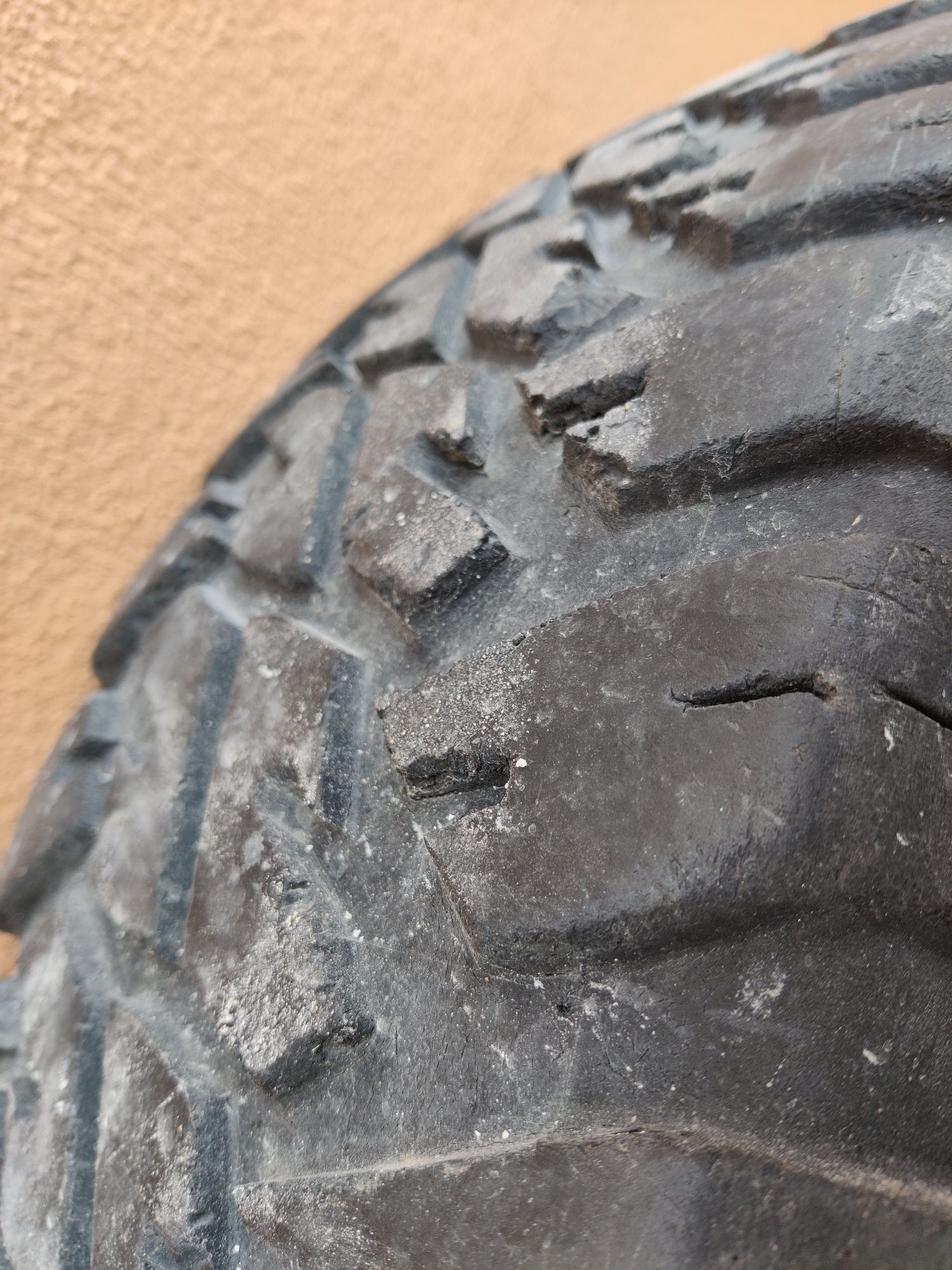 Pneu  Goodyear Wrangler 285/75 R16