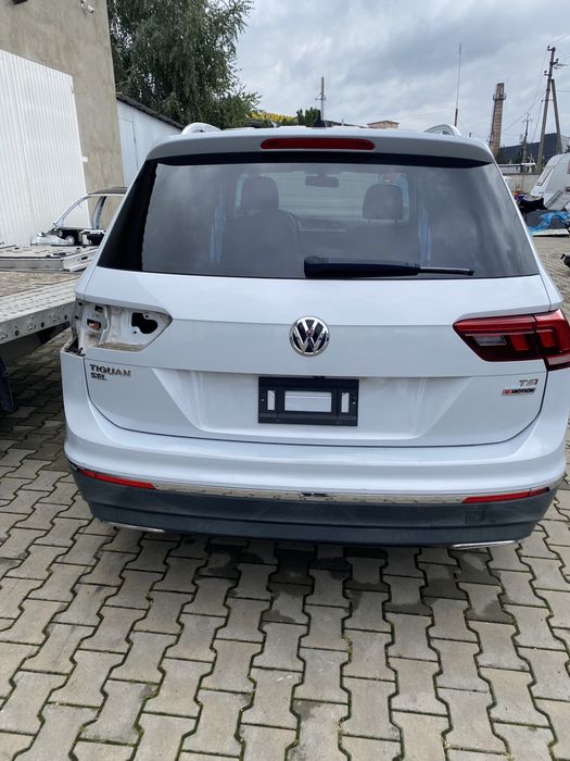 Vw Tiguan кришка багажника дверка крило двері 2018 usa 5nn