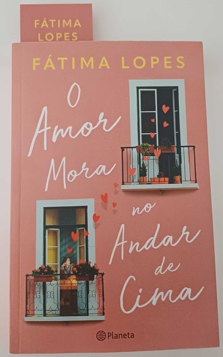Livro "O amor mora no andar de cima"