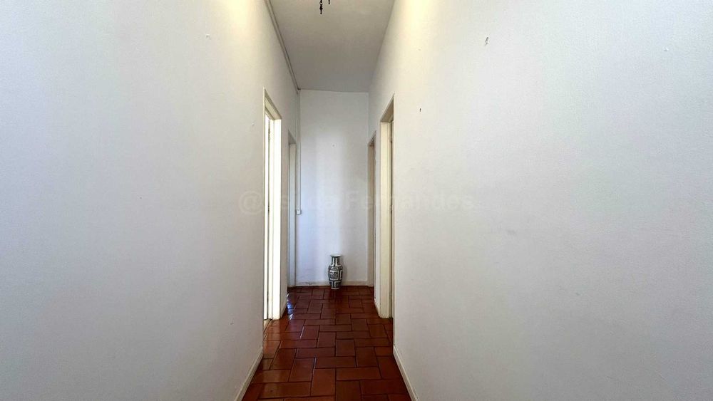 Nos Olivais, T2 com terraço e anexo.