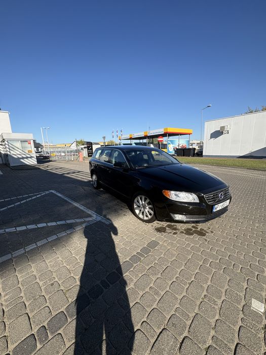 Volvo V70.