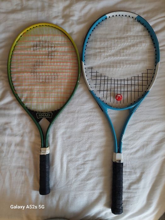 Várias raquetes de ténis