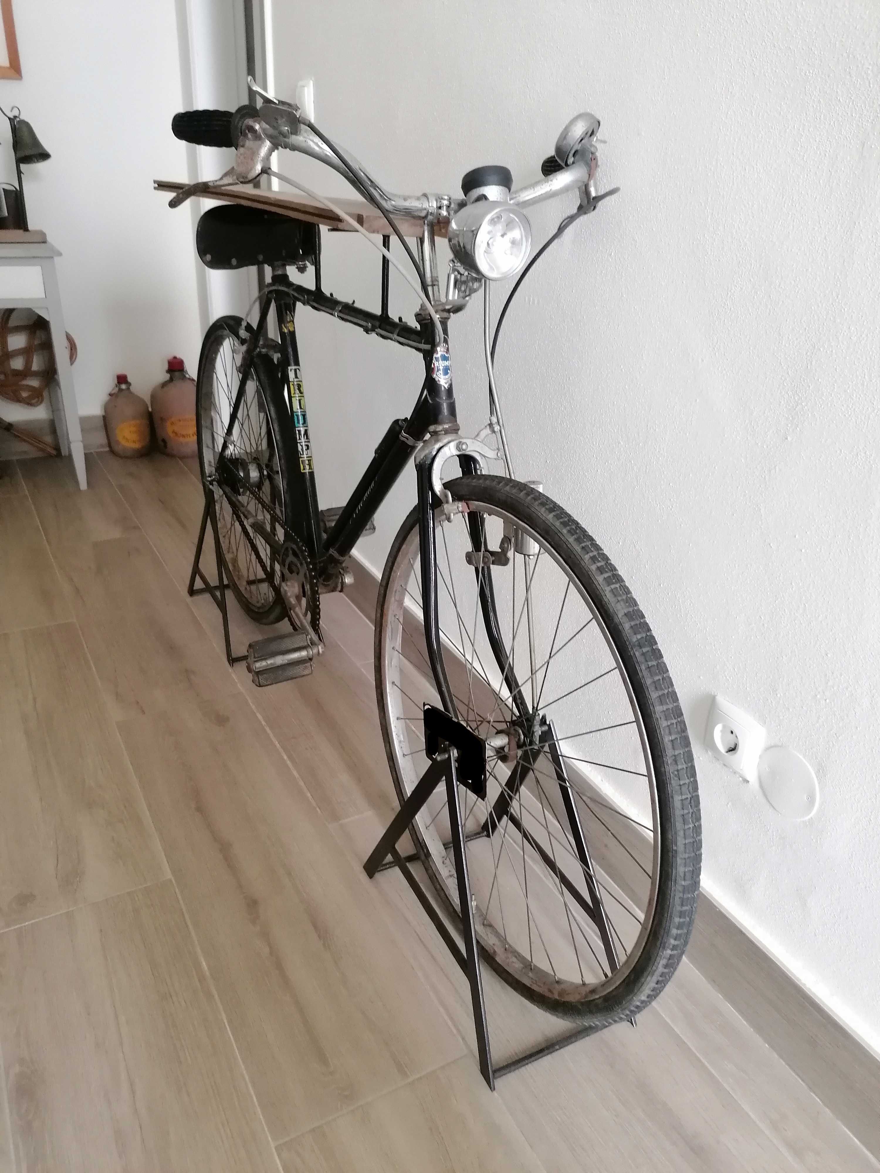 Bicicleta antiga para decoração