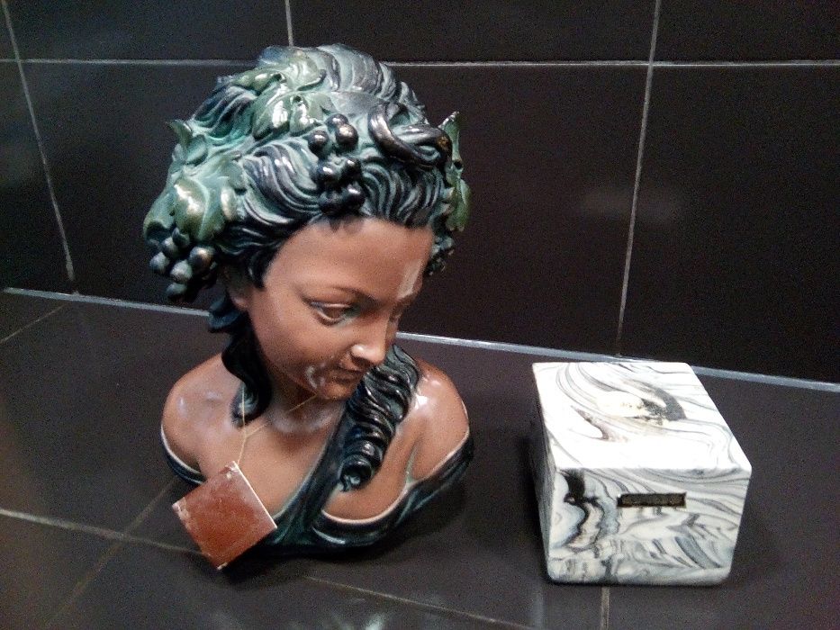 estátua senhora meio corpo antiga