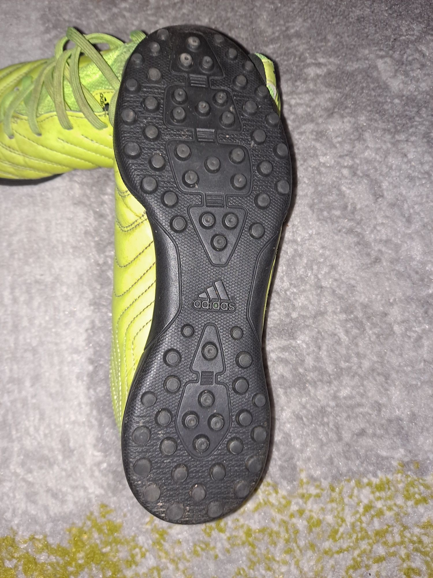 Buty piłkarskie typu turfy Adidas rozm. 37.5