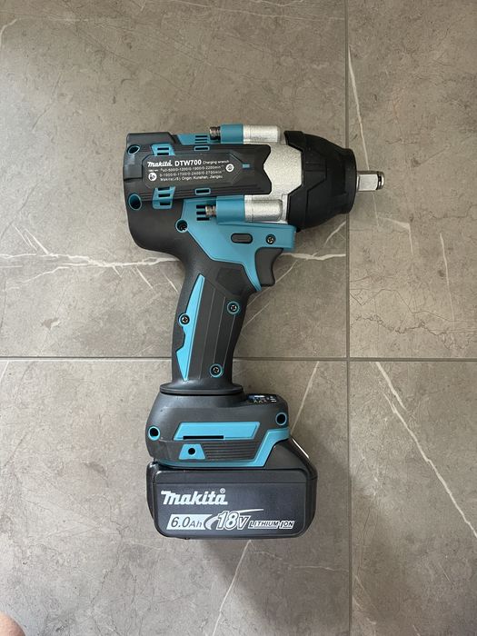 Klucz udarowy akumulatorowy Makita DTW700 + bateria Makita 18v 6.0Ah