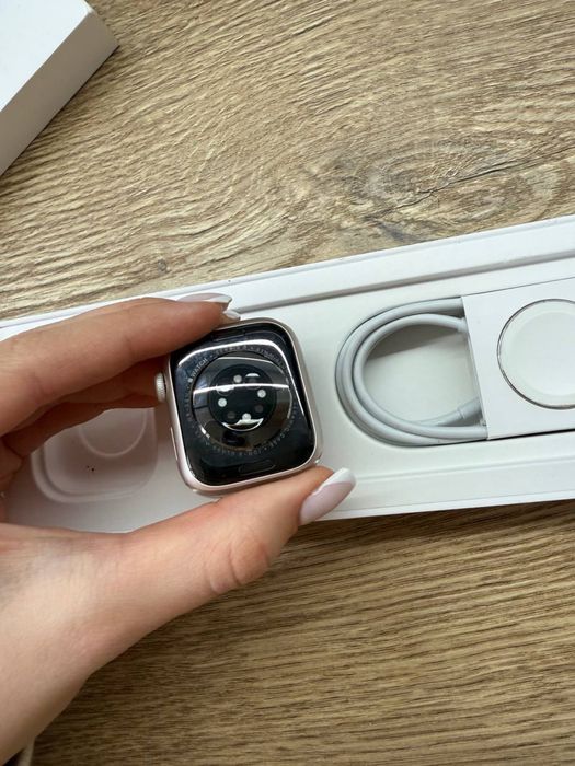 Apple Watch Series 8 41 MM Starlight GPS як новий