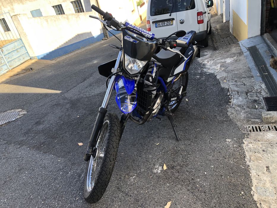 Vendo wr125r ano 2016 pode ser conduzida com carta de carro