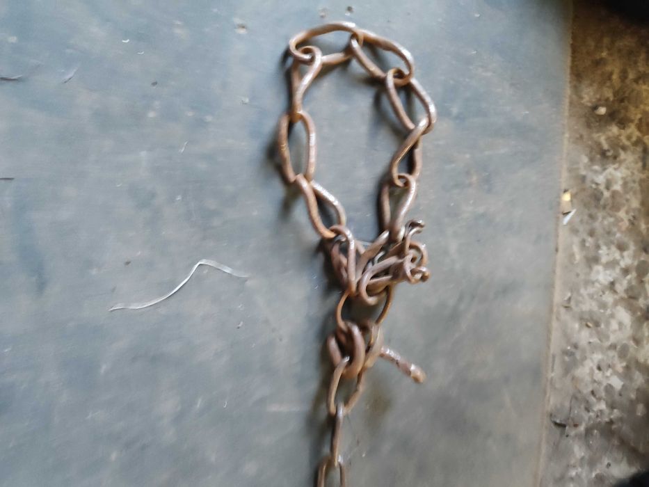 Продам длинную цепь (для животных)