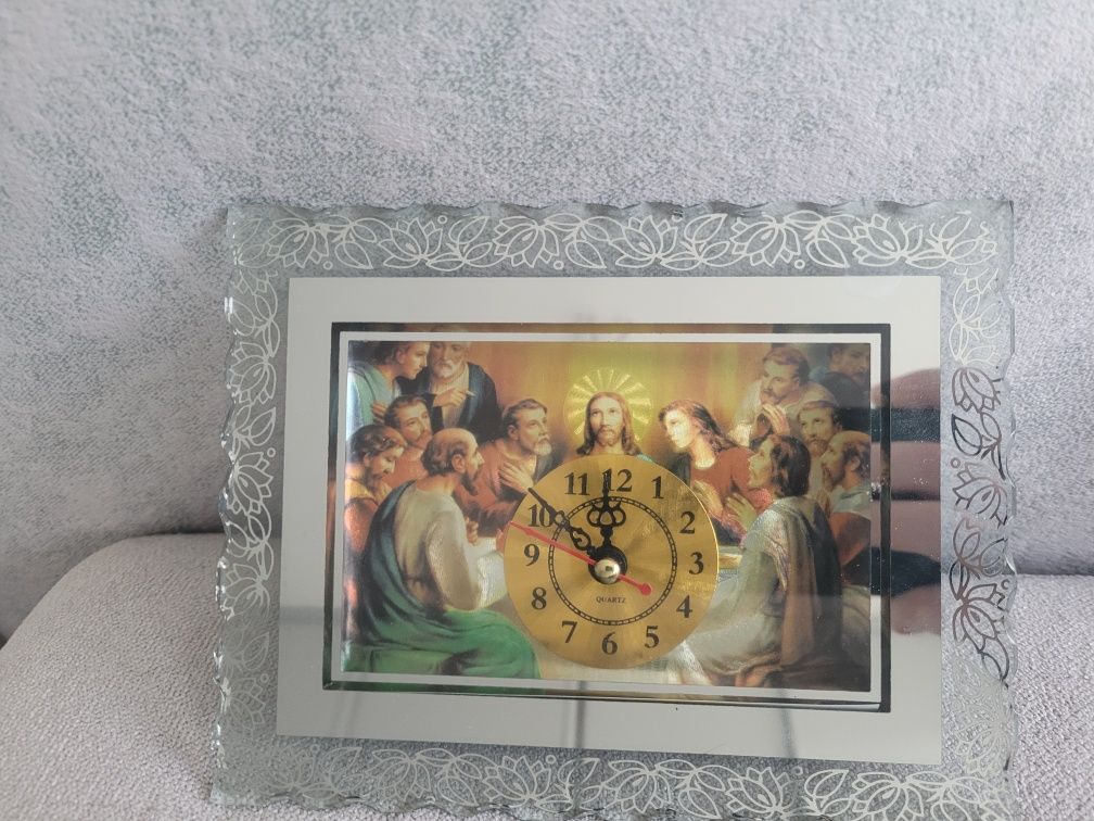 Szklany zegar stojący, stołowy, ozdobny, z Jezusem, motyw religijny