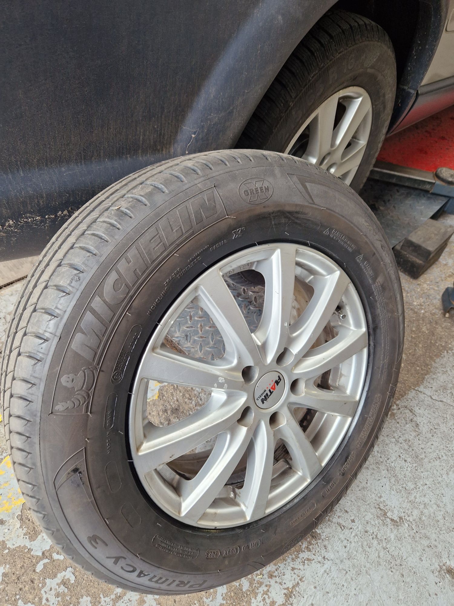 Volvo xc70 2.4 D5 nowe Opony  13 lat w rodzinie manualna 2004r 4x4