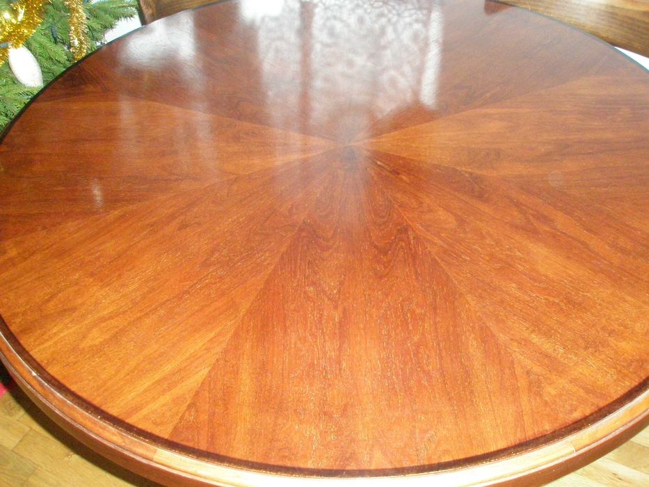 stół okrągły na nodze