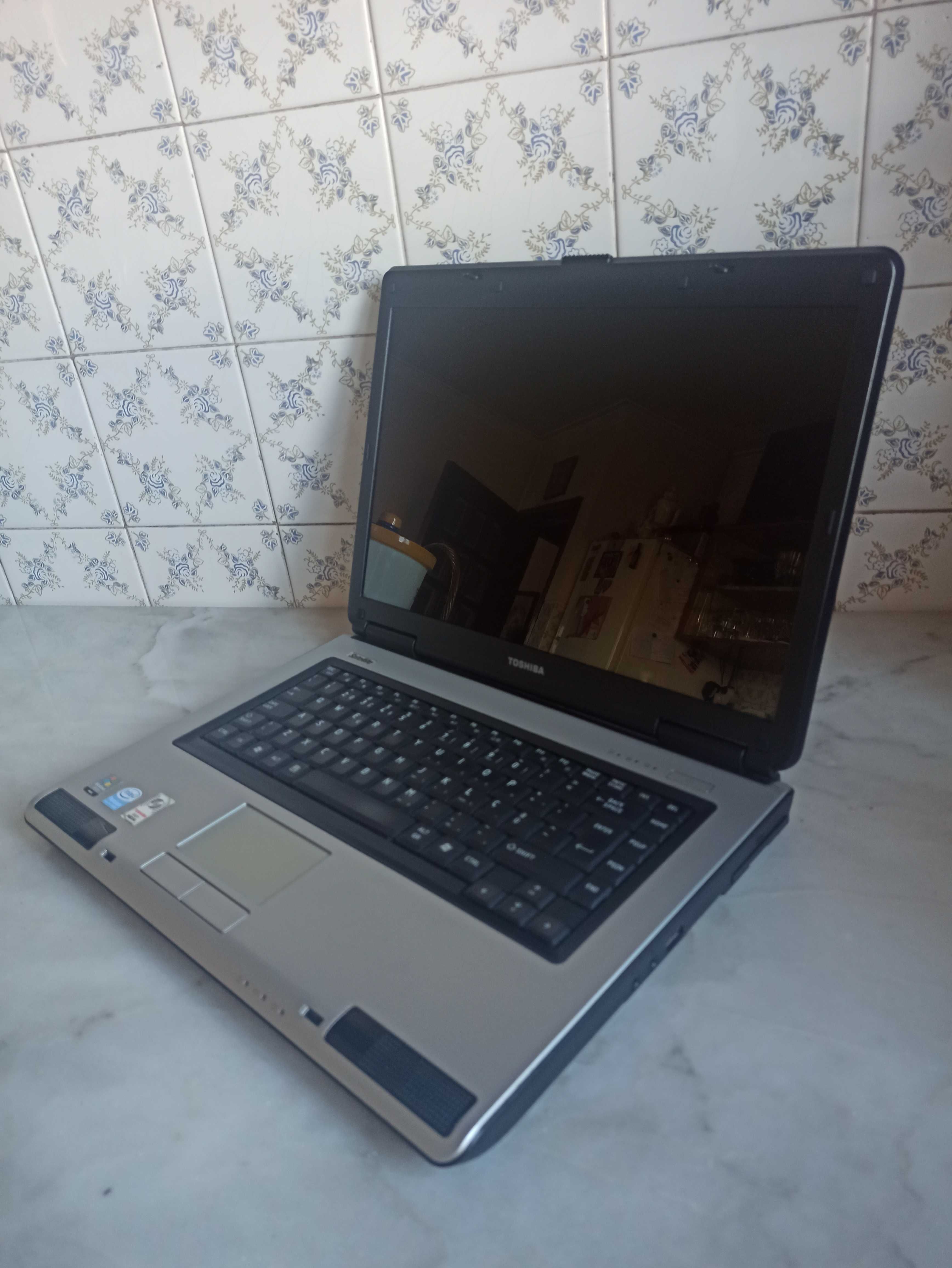 Portátil TOSHIBA Satellite L40 - 18 L