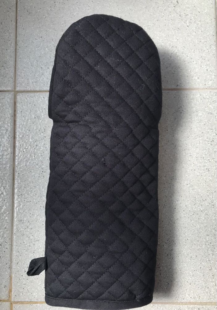 Luva de forno preta