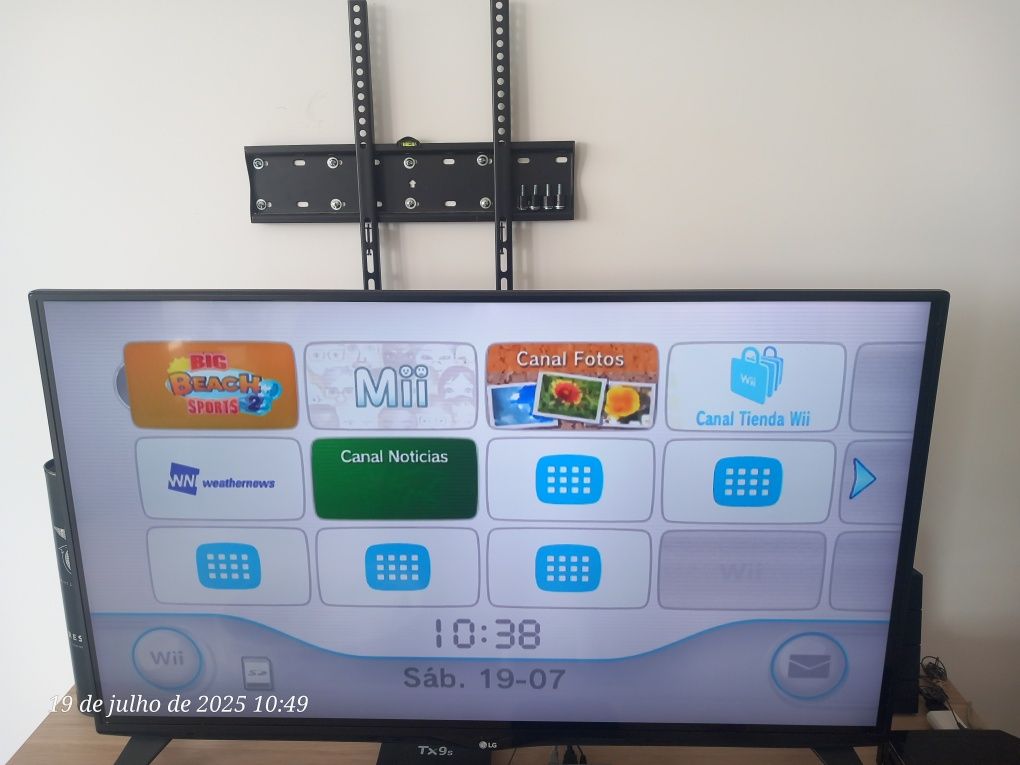 Wii com 2 comandos , jogos e todos os cabos