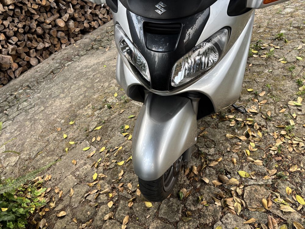 Moto Suzuki Burgman 650